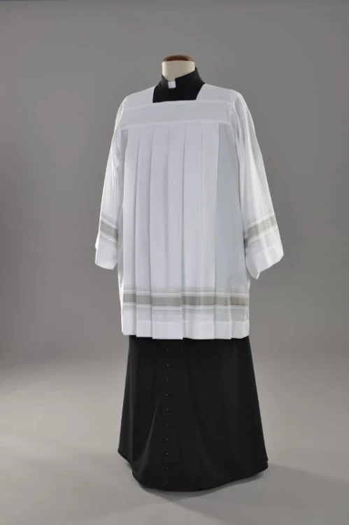 Komża kapłańska z wiskozy.