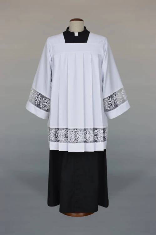 Komża kapłańska z IHS.