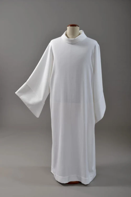 Lniana alba kapłańska.