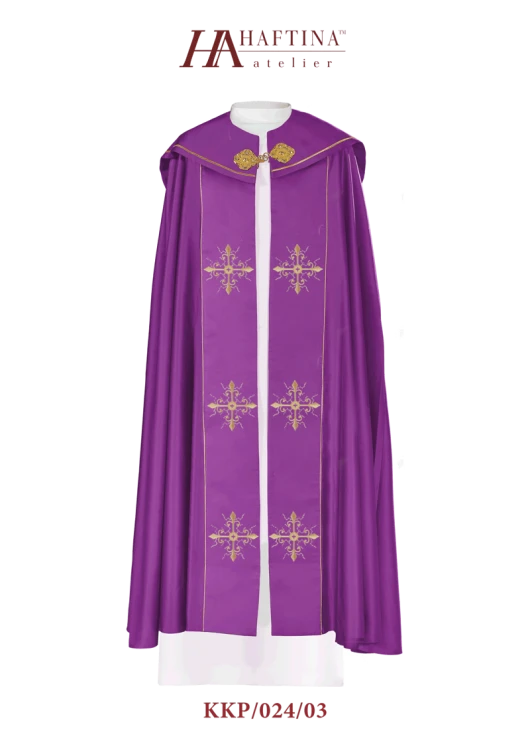 Kapa liturgiczna z bogatym haftem.