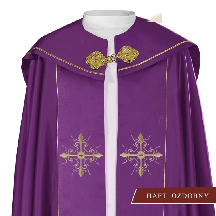 Kapa liturgiczna z bogatym haftem.