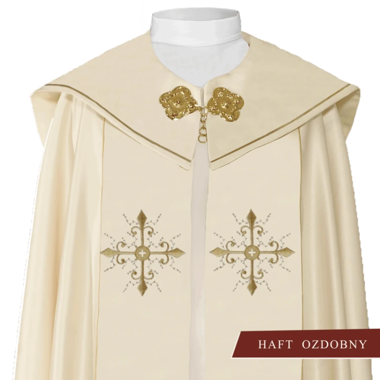 Kapa liturgiczna z bogatym haftem.