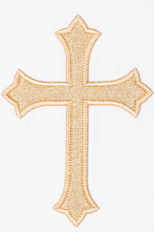 Stuła diakońska z haftowanym krzyżem.