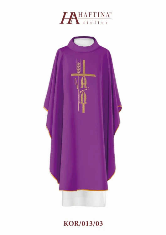 Ornat haftowany symbolami liturgicznymi