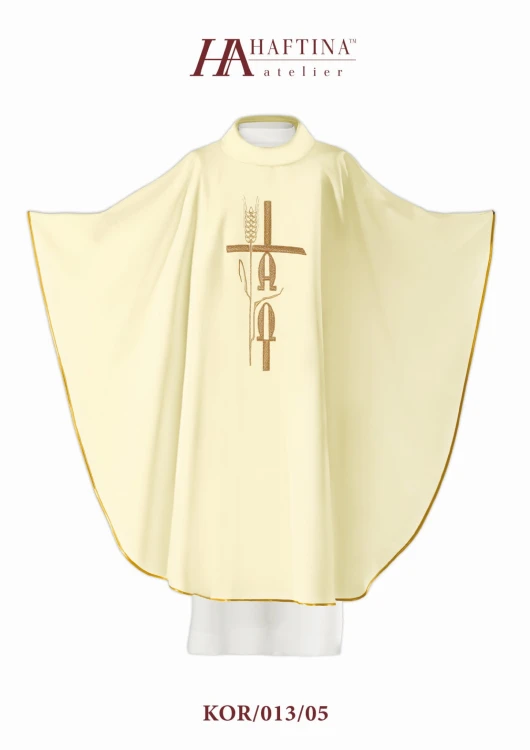 Ornat haftowany symbolami liturgicznymi