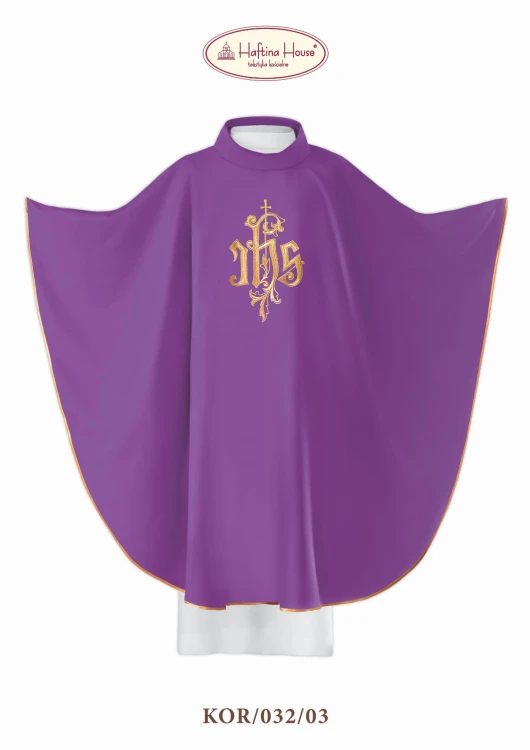 Ornat z bogato haftowanym symbolem IHS.