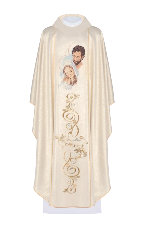 Złoty ornat haftowany z wizerunkiem Świętej Rodziny