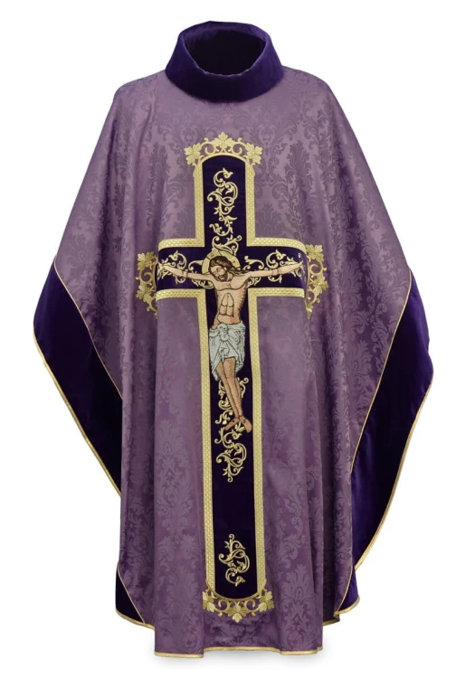Ornat haftowany z wizerunkiem Jezusa Ukrzyżowanego