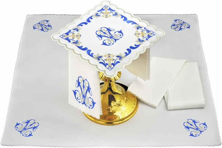 Komplet haftowanej bielizny kielichowej z motywem Maryjnym