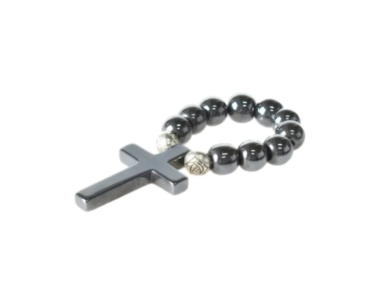 Dziesiątka różańca na palec z hematytowych koralików