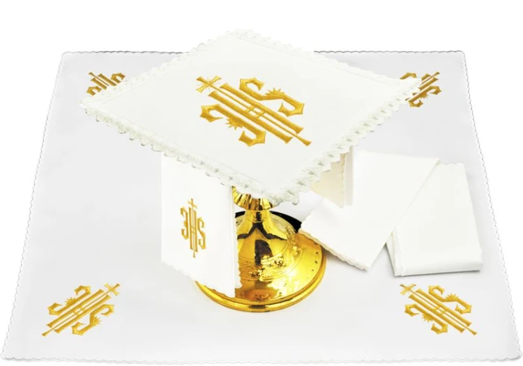 Lniany komplet bielizny kielichowej z haftowanym IHS