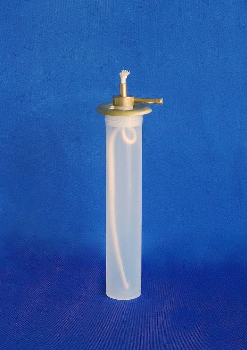 Oil candle cartridge with regulation