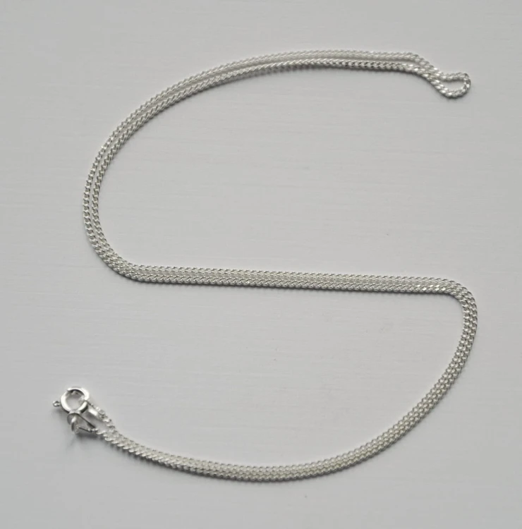925 Delicate silver chain.