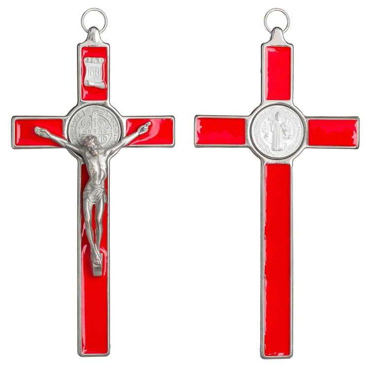 Wiszący krzyż św. Benedykta z kolorowym wypełnieniem.