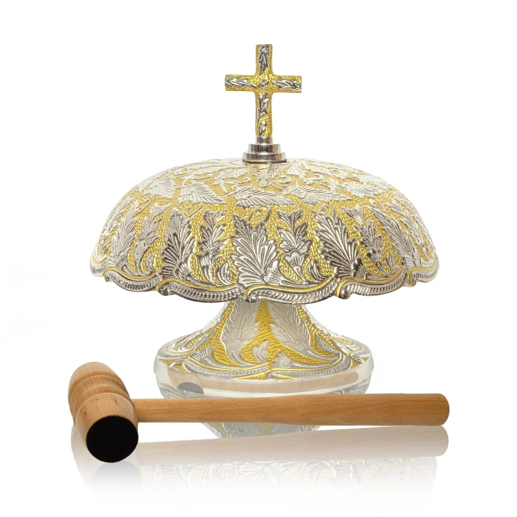 Zdobiony gong mszalny mosiężny