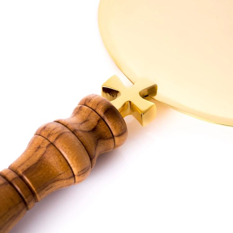 Communion Paten with Wooden Handle – Elegance and Functionality
