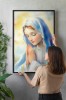 Matka Boża w modlitwie – Plakat religijny