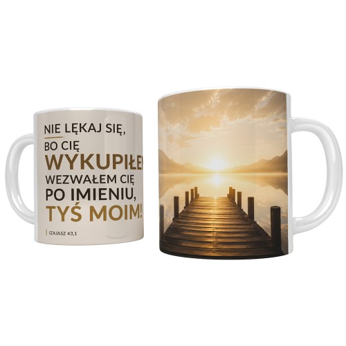 Kubek chrześcijański z cytatem z Księgi Izajasza „Nie lękaj się, bo cię wykupiłem, wezwałem cię po imieniu, tyś moim!” (Iz 43,1) oraz grafiką pomostu prowadzącego ku światłu.
