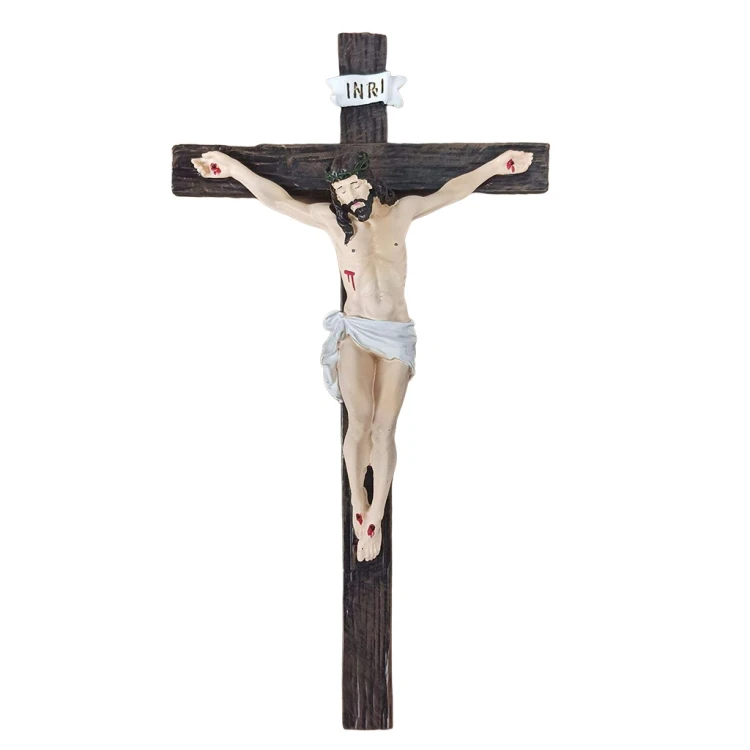 Krucyfiks ścienny z ręcznie malowanego odlewu żywicznego przedstawiający Chrystusa Ukrzyżowanego na drewnianym krzyżu, wysokość 24,8 cm.