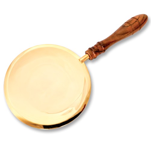 Patena liturgiczna z drewnianą rączką pokryta 24-karatowym złotem, długość 30 cm, średnica pateny 15 cm