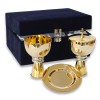 Podróżny zestaw liturgiczny z kielichem, puszką i pateną pokrytymi 24-karatowym złotem w eleganckim etui