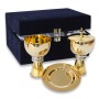 Podróżny zestaw liturgiczny z kielichem, puszką i pateną pokrytymi 24-karatowym złotem w eleganckim etui