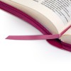 Wnętrze Biblii dla kobiet – tasiemka zakładki i zamek oprawy