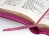 Wnętrze Biblii dla kobiet – złocone brzegi i tasiemka zakładki