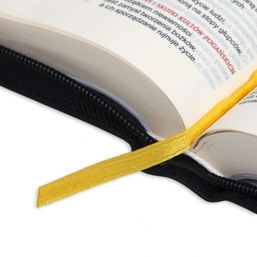 Biblia z rybką – wnętrze i żółta tasiemka zakładki