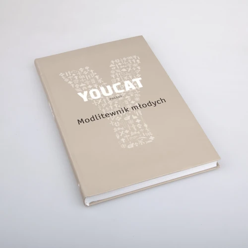 YOUCAT Modlitewnik młodych – zamknięta książka widziana pod kątem