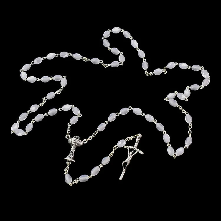 Różaniec szklany Madre Perla, biały owal. Na Pierwszą Komunię Świętą