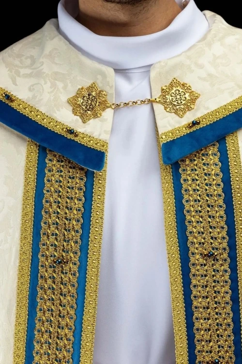 Zapięcie kapy maryjnej