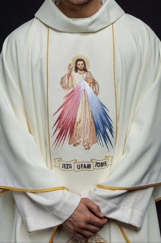 Ornat ecru z Jezusem Miłosiernym – przód