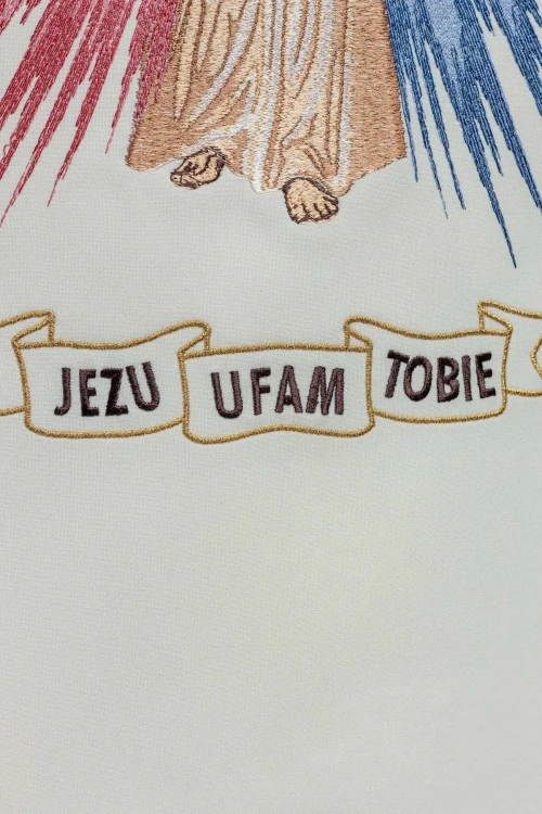 Wstęga z napisem Jezu, ufam Tobie na ornacie