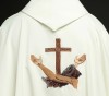Herb franciszkański z krzyżem i skrzyżowanymi ramionami