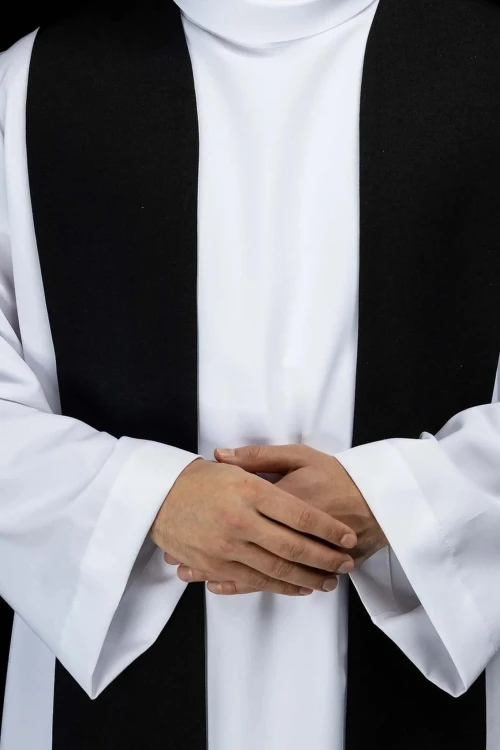Czarna stuła aksamitna ze złotym krzyżem – zdjęcie 3