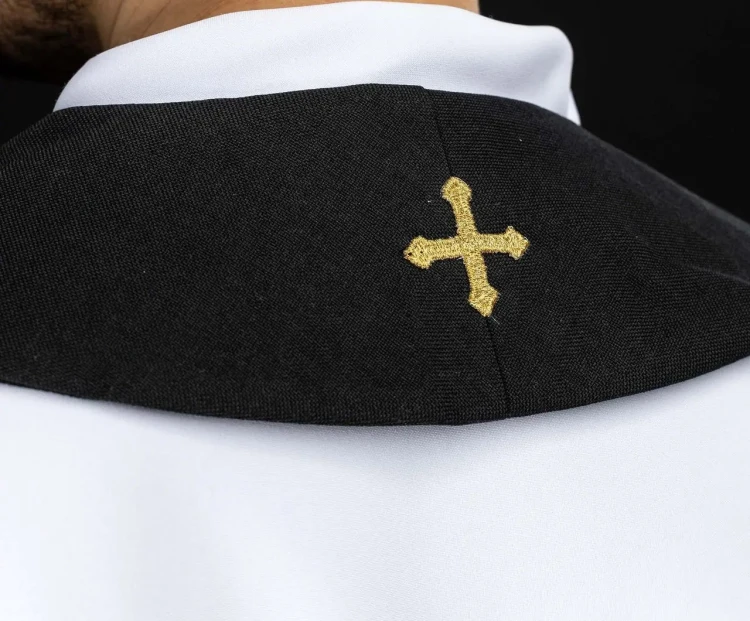 Czarna stuła aksamitna ze złotym krzyżem – zdjęcie 6