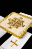 Aksamitna bielizna kielichowa ecru z ozdobnym krzyżem – zdjęcie 3