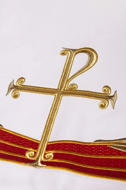 Biały obrus ołtarzowy PAX z kłosami i czerwonymi pasami – szczegół 1
