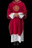 Czerwona dalmatyka liturgiczna IHS z kołnierzem golfowym – widok z tyłu