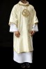Dalmatyka liturgiczna ecru z Barankiem Bożym – widok z tyłu