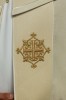 Kapa liturgiczna ecru z aksamitnym pasem i krzyżem – detal 2