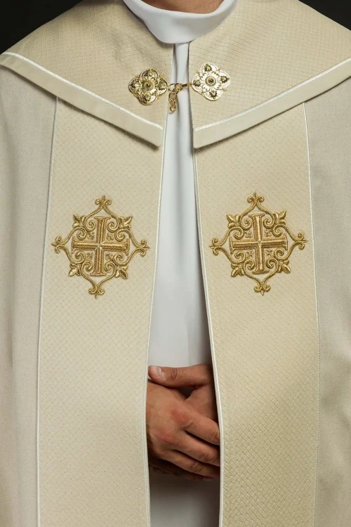 Kapa liturgiczna ecru z aksamitnym pasem i krzyżem – detal 7