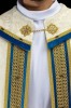 Ręcznie zdobiona kapa liturgiczna ecru z haftem maryjnym – detal 2