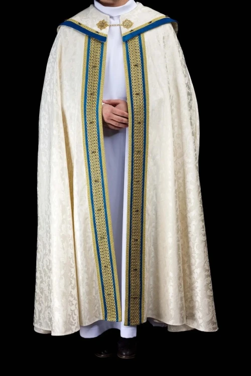 Ręcznie zdobiona kapa liturgiczna ecru z haftem maryjnym – detal 14