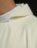 Ornat ecru ze złotym krzyżem i szerokim haftowanym kołnierzem – zdjęcie 4