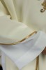 Ornat ecru ze złotym krzyżem i szerokim haftowanym kołnierzem – zdjęcie 5