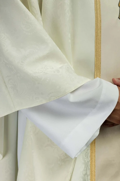 Ornat ecru z żakardowym pasem i krzyżem – zdjęcie 4