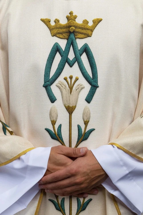 Ornat ecru z liliami i motywem maryjnym – zdjęcie 4