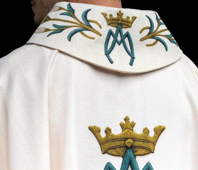 Ornat ecru z liliami i motywem maryjnym – zdjęcie 6